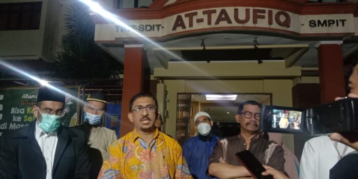 Konflik Memanas, Yayasan At-Taufiq, Yayasan Al-Irsyad, Pemalsuan Dokumen