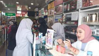 Launching Produk Wardah, Beauty Enthusiast Penuhi Cosmetic Store Cibinong Launching Produk Wardah, Wardah, Beauty Enthusiast, Cosmetic Store Cibinong