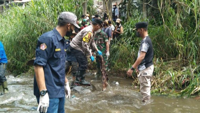 Peduli Lingkungan, Sejumlah Komunitas Bersihkan Sungai Cisarua Peduli Lingkungan, Komunitas, Sungai Cisarua, Cisarua