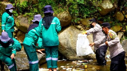 Peringati HPSN, Kapolres Bogor Pimpin Gerebeg Runtah Sungai Ciliwung HPSN, Sampah, Hari Sampah, Kapolres Bogor, Gerebeg Runtah, Sungai Ciliwung