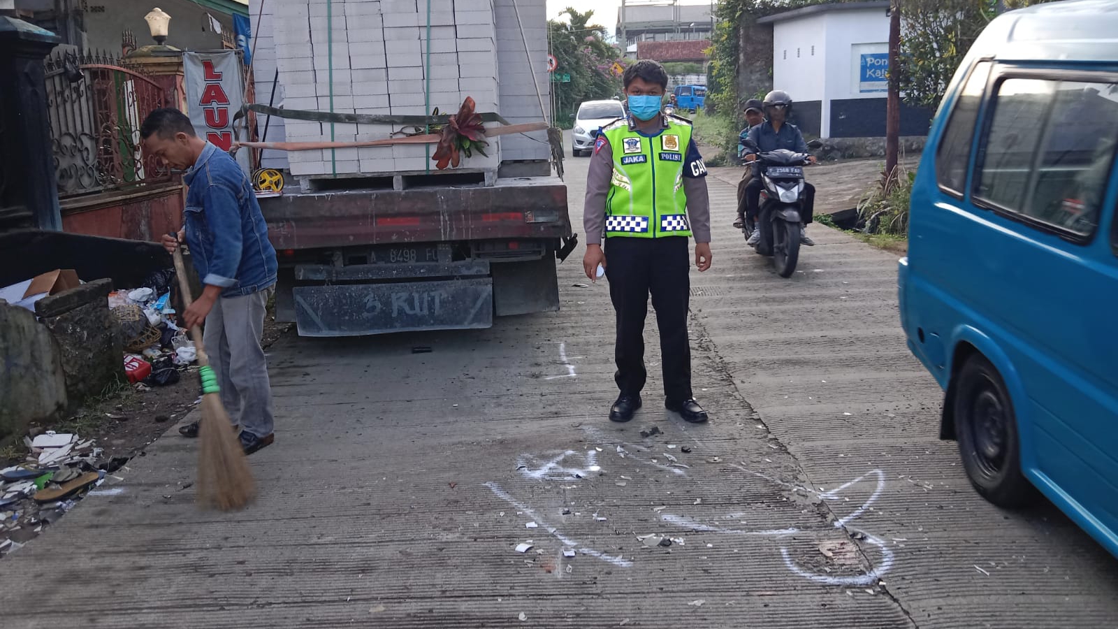 Pengendara Motor, Tewas, Kecelakaan, Truk, Megamendung