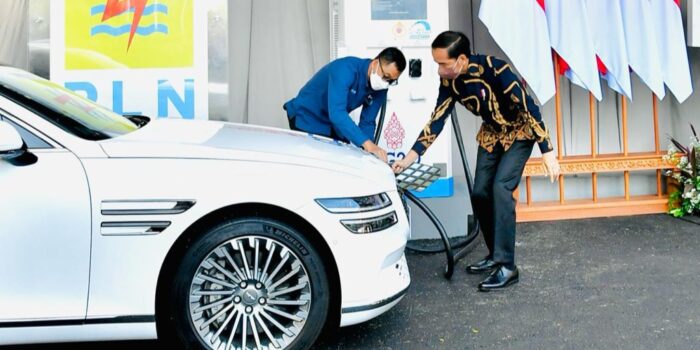 Jokowi Resmikan Pengisian Kendaraan Listrik, Pertama di Indonesia Jokowi, Pengisian Mobil Listrik, Kendaraan Listrik, Mobil Listrik, Pertama di Indonesia