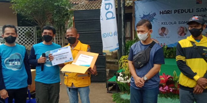 Hari Peduli Sampah, Pegawai DLHK Kota Bogor Dapat Hadiah Hari Peduli Sampah, HPSN, DLHK Kota Bogor, Pegawai DLHK, Penyerahan Hadiah, Sampah