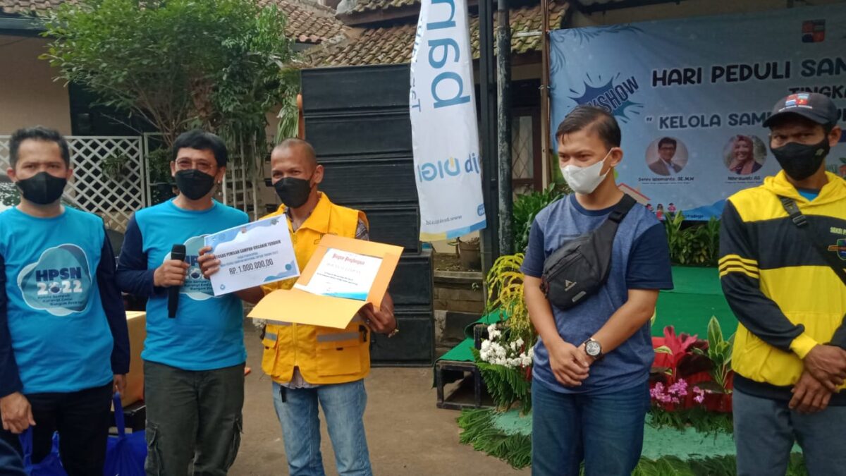 Hari Peduli Sampah, HPSN, DLHK Kota Bogor, Pegawai DLHK, Penyerahan Hadiah, Sampah