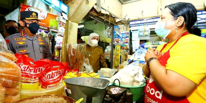 Tinjau Minyak Goreng di Wonokromo, Kapolri Tak Mau Warga Kesulitan Minyak Goreng, Pasar Wonokromo, Kapolri, Listyo Sigit Prabowo, Warga Kesulitan