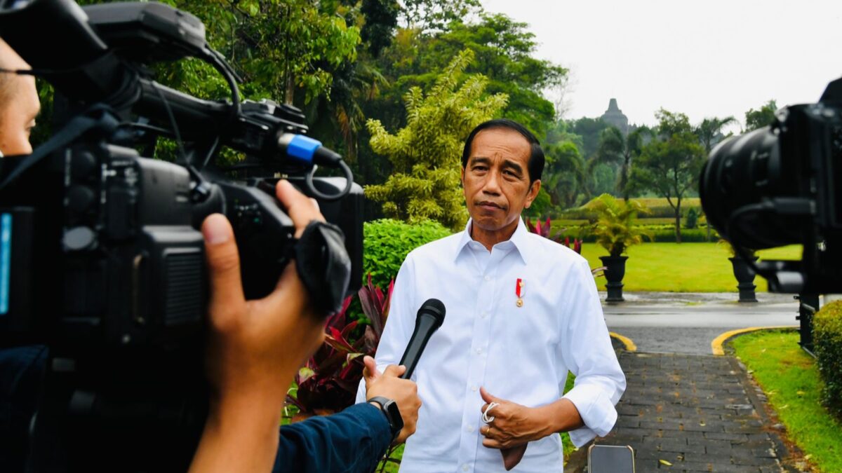 Jokowi, Tiga Periode, Taat Konstitusi