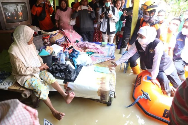 Khofifah Indar Parawansa Tinjau Lokasi Banjir di Pamekasan Khofifah Indar Parawansa Tinjau, Banjir Pamekasan, Pamekasan
