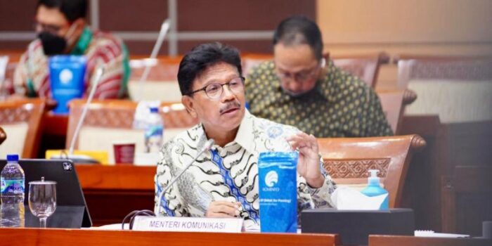 kominfo-menteri-johnny-raker-DPR-RI-berto