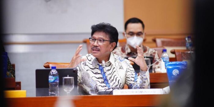 kominfo-menteri-johnny-raker-komisi-dpr-berto-4_0