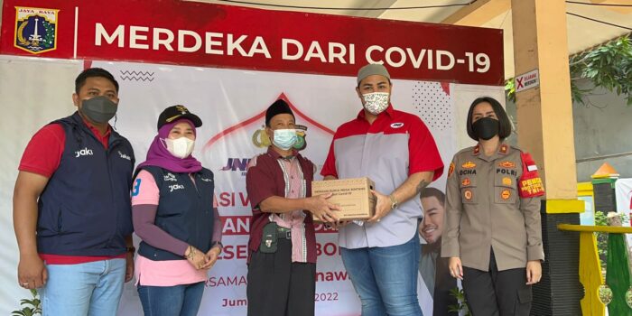 Ivan Gunawan Sediakan 1300 Paket Sembako untuk Warga Tambora Ivan Gunawan, Sembako, Warga Tambora, Warga Jakarta Barat