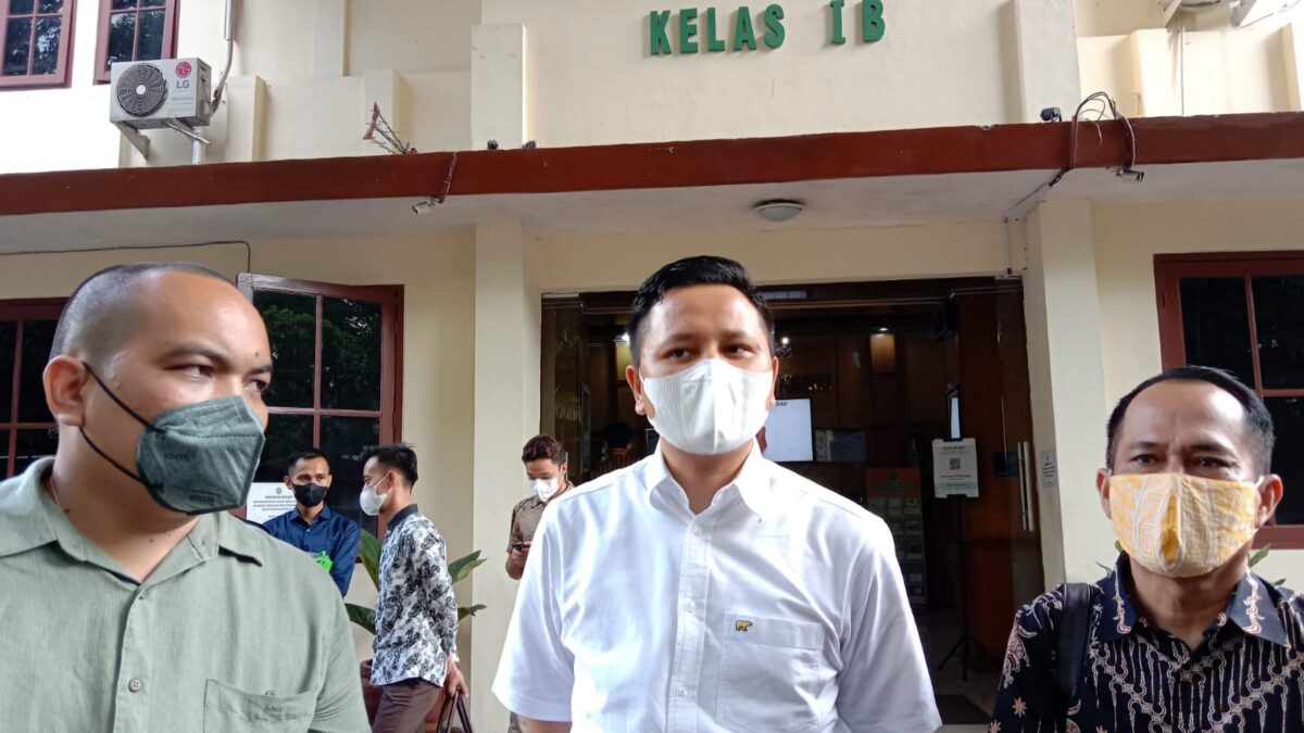 Sidang Perdana, Kuasa Hukum, Ujang Sarjana, Kriminalisasi