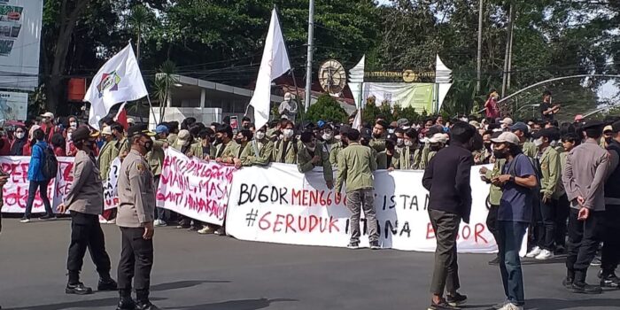 Mahasiswa Demo Istana Bogor, Tolak Perpanjang Jabatan Presiden Mahasiswa Bogor, Demo Istana Bogor, Masa Jabatan Presiden