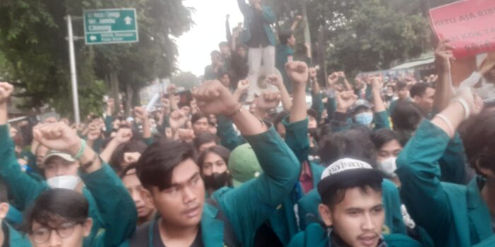 Kepung Istana Bogor, Mahasiswa UIKA Minta Jokowi Evaluasi Jajarannya Istana Bogor Dikepung, Mahasiswa UIKA, Presiden Jokowi, Evaluasi Menteri