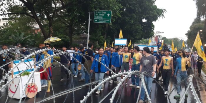 Demonstrasi PMII Kota Bogor di tengah Guyuran Hujan Demonstrasi Mahasiswa, PMII Kota Bogor, Hujan di Kota Bogor