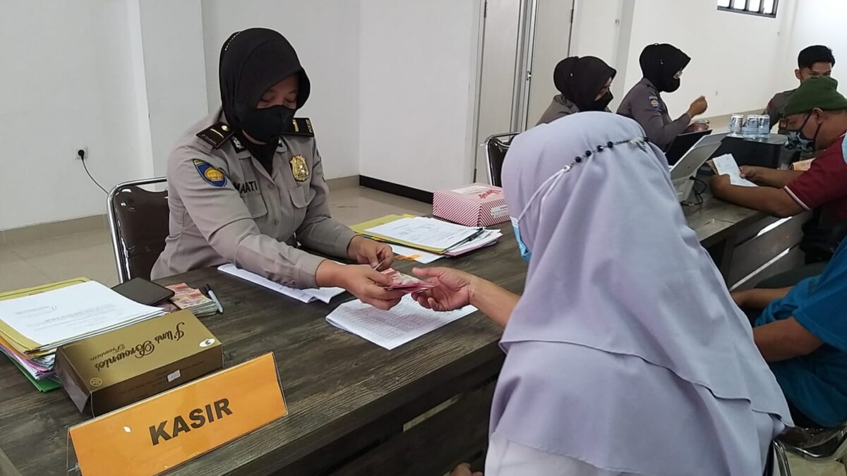 Polres Bogor, Bantuan Tunai, PKL, Pedagang Kaki Lima