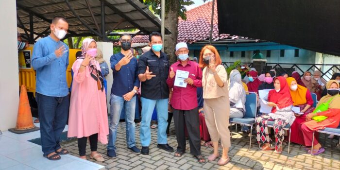 Warga Cibadak Terima BLT Minyak Goreng Senilai Rp 500ribu Warga Cibadak, BLT Minyak Goreng, Minyak Goreng Langka,