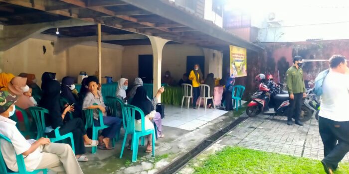 Jadi Syarat Pengambilan BLT, Warga Cibuluh Antusias Ikut Vaksinasi Syarat Pengambilan BLT, Warga Cibuluh, Antusias Vaksinasi