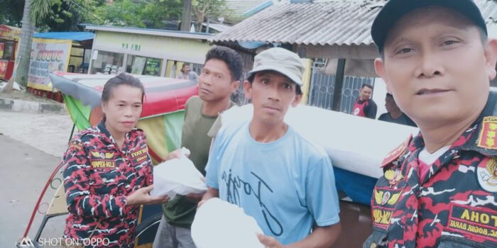 KPMP Bogor Barat Bagikan Takjil untuk Pengguna Jalan KPMP Bogor Barat, Pembagian Takjil, Takjil Buka Puasa, Pengguna Jalan