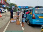 Arema Bogor Bagikan Takjil kepada Pengguna Angkot hingga Ojol Arema Bogor, Takjil, Pengguna Angkot, Driver Ojol
