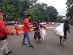 BMI Kota Bogor Bagikan Takjil dan Makanan kepada Pengguna Jalan BMI Kota Bogor, Takjil, Buka Puasa, Pengguna Jalan