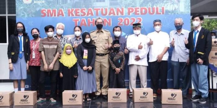 Osis SMA Kesatuan Salurkan Donasi kepada Masyarakat Osis, SMA Kesatuan, Donasi, Bakti Sosial, Masyarakat Bogor