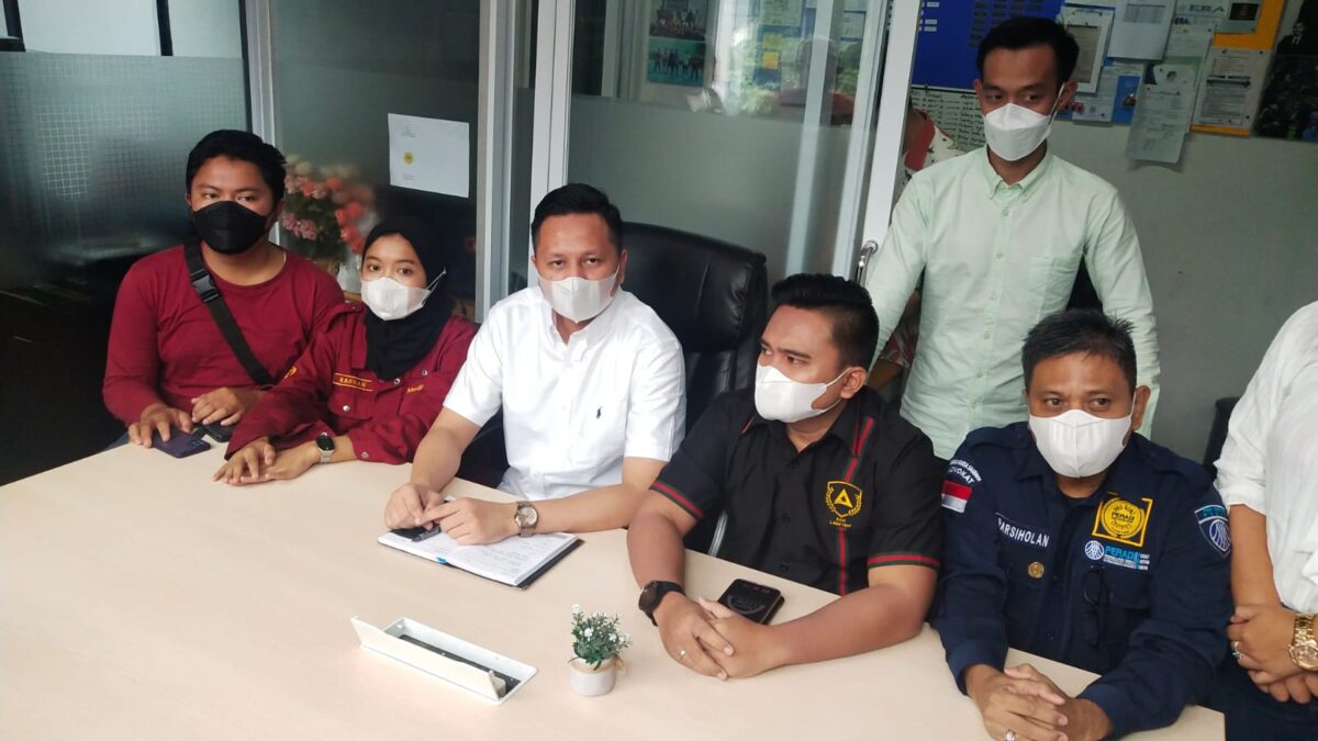 Mengadu ke Jokowi, Ujang Sarjana, Kriminalisasi