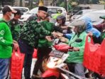GPK Bogor Berbagi Takjil di Bawah Guyuran Hujan GPK Kabupaten Bogor, Takjil Ramadhan, Guyuran Hujan, Hujan di Bogor