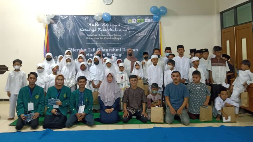 Berbagi Kebahagiaan, FEB UIKA, Santunan Anak Yatim, Buka Puasa Bersama