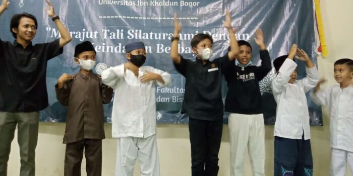 Berbagi Kebahagiaan, FEB UIKA Gelar Santunan Anak Yatim dan Bukber Berbagi Kebahagiaan, FEB UIKA, Santunan Anak Yatim, Buka Puasa Bersama
