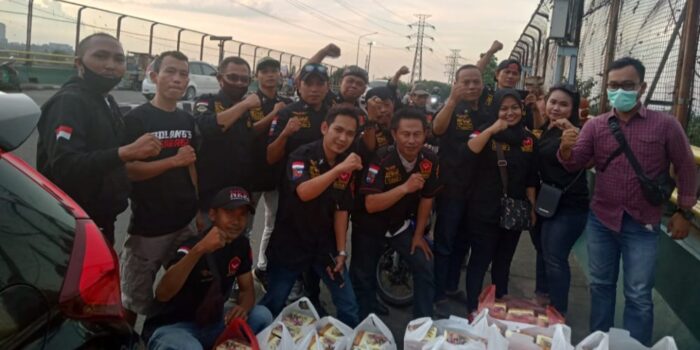 Baru Dapat SK, Ormas Laskar Banten Bagikan Takjil di Jalan SK Laskar Banten, Ormas Laskar Banten, Laskar Banten Kota Bogor, Takjil Ramadhan