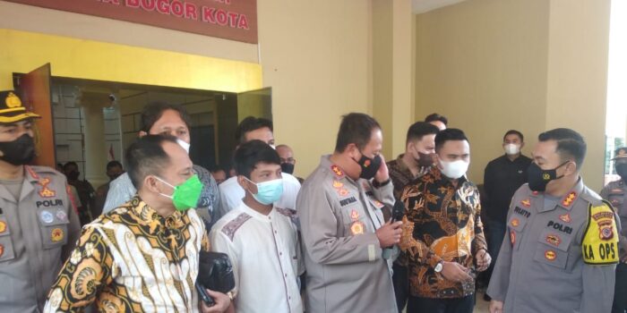 Kasus Ujang Sarjana Berujung Damai Kasus Ujang Sarjana, Pedagang Pasar Bogor, Ujang Sarjana Damai, Viral Jokowi