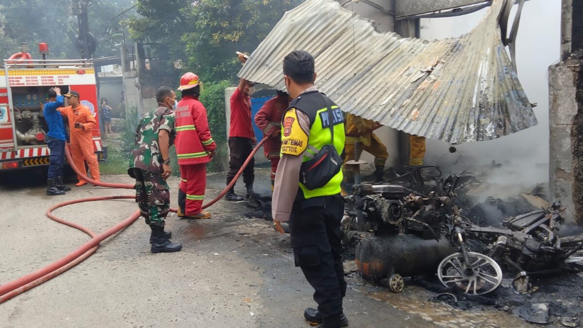 Kebakaran di Gunung Putri, Bengkel Motor Terbakar, Botol Bensin