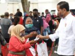 Jokowi ke Yogyakarta, Bagikan Sembako untuk Masyarakat Jokowi ke Yogyakarta, Sembako, Masyarakat Yogyakarta