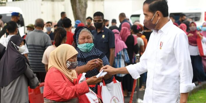 Jokowi ke Yogyakarta, Bagikan Sembako untuk Masyarakat Jokowi ke Yogyakarta, Sembako, Masyarakat Yogyakarta