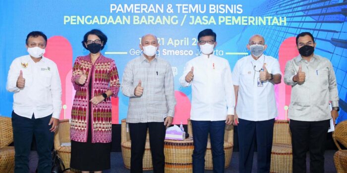 BUMN dan Swasta, Kominfo, Publik, Produk Dalam Negeri