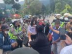 Hibur Masyarakat, Polwan Gelar Live Musik di Jalur Puncak Hibur Masyarakat, Polwan, Polwan Bogor, Live Musik, Jalur Puncak
