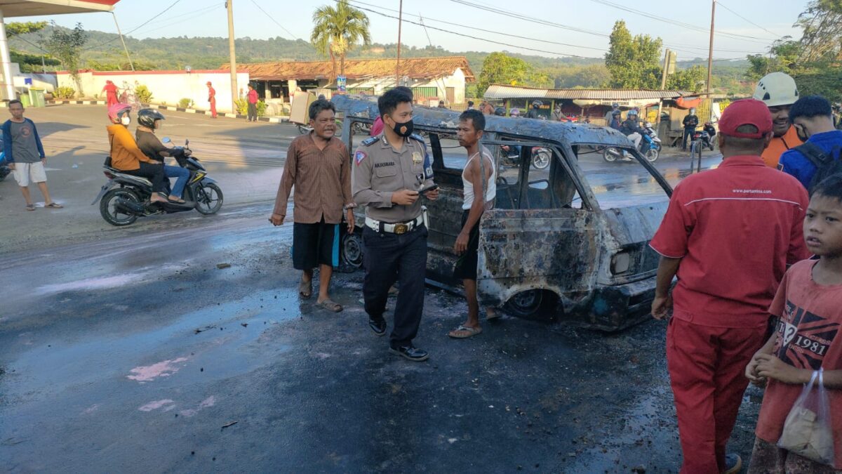 Angkot Terbakar, Angkot di Cariu, Sopir Angkot