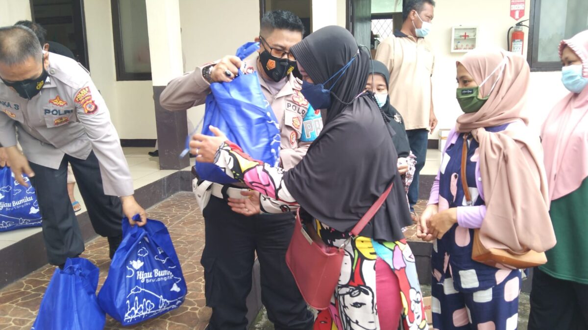 Polsek Cibinong, Paket Sembako, Kaum Duafa
