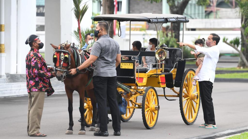 Lebaran Kedua, Jokowi Bersama Cucunya, Menyapa Masyarakat, Idul Fitri