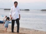 Jokowi Ajak Cucu Nikmati Pantai Nusa Dua Bali Presiden Jokowi, Cucu Jokowi, Pantai Nusa Dua, Provinsi Bali