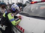 Bawa Wisatawan Saat One Way, Polisi Hentikan Ambulans Golkar Wisatawan di Puncak, One Way, Polisi Bogor, Ambulans Golkar, Puncak Bogor