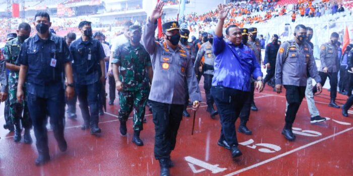 May Day 2022, Kapolri Sapa Kelompok Buruh di tengah Hujan May Day 2022, Kapolri, Kelompok Buruh, Hujan di Jakarta