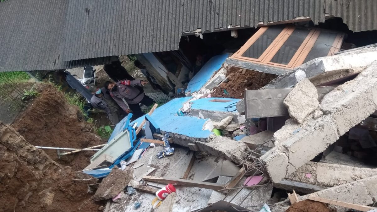 Korban Tanah Longsor, Tanah Longsor, Longsor di Cijeruk