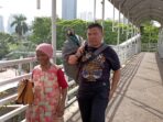 Kader PKS Bantu Pemulung di JPO Menteng Kader PKS, Pemulung, JPO Menteng
