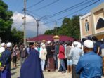 Warga Tamansari Demo Tolak Shalat Jumat di Masjid Yayasan Al-Aimar Warga Tamansari, Tolak Shalat Jumat, Masjid Yayasan Al-Aimar, Yayasan Al-Aimar
