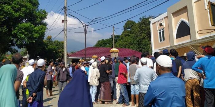 Warga Tamansari Demo Tolak Shalat Jumat di Masjid Yayasan Al-Aimar Warga Tamansari, Tolak Shalat Jumat, Masjid Yayasan Al-Aimar, Yayasan Al-Aimar
