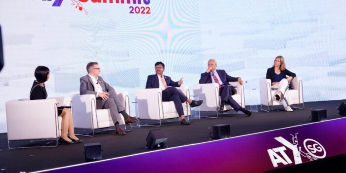 kominfo-menteri-johnny-ATxSG Summit-berto-1