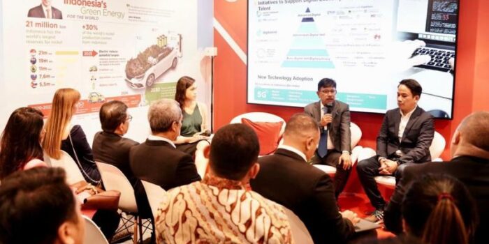 kominfo-menteri-johnny-davos-wef-talenta-digital