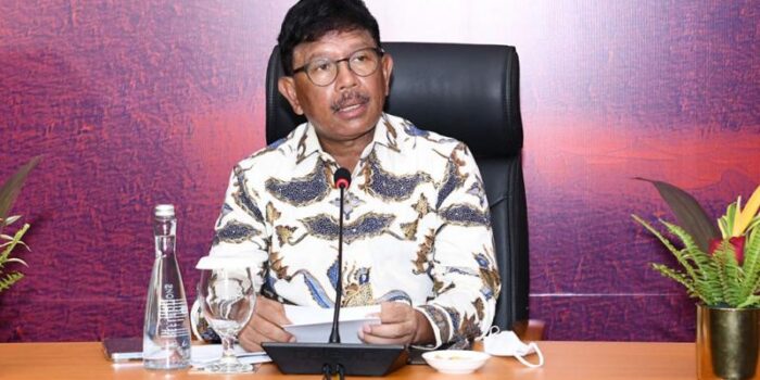 kominfo-menteri-johnny-konpers-AYH-3