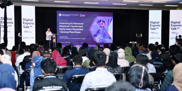 kominfo-menteri-johnny-kuliah-umum-metaverse-ugm-AYH-2